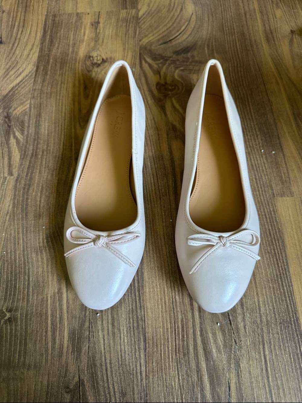 J. Crew NWOB leather Ballet Flats in Light Pink creme very excellent like new